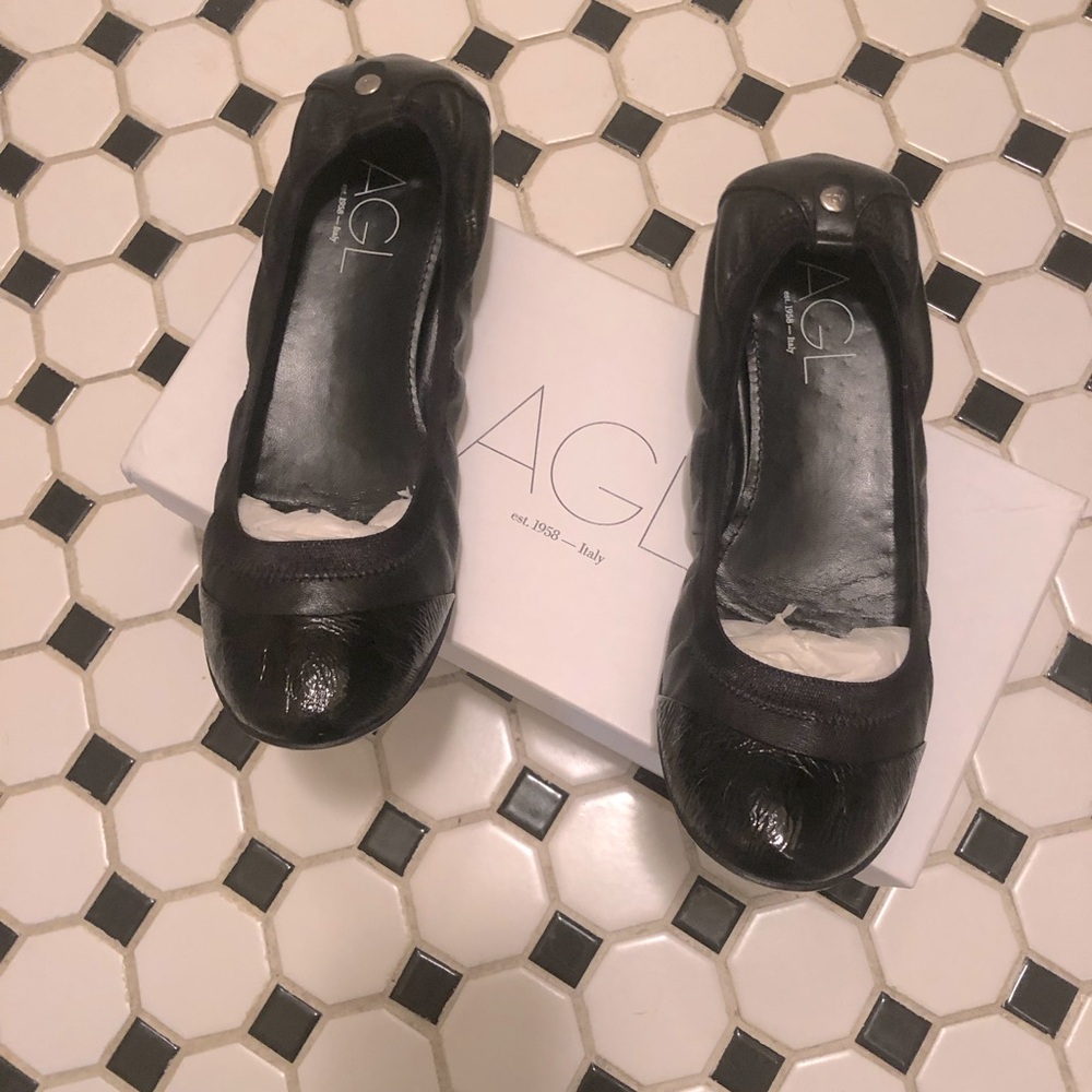 AGL Black Leather Patent Cap-toe Ballet 39 EU